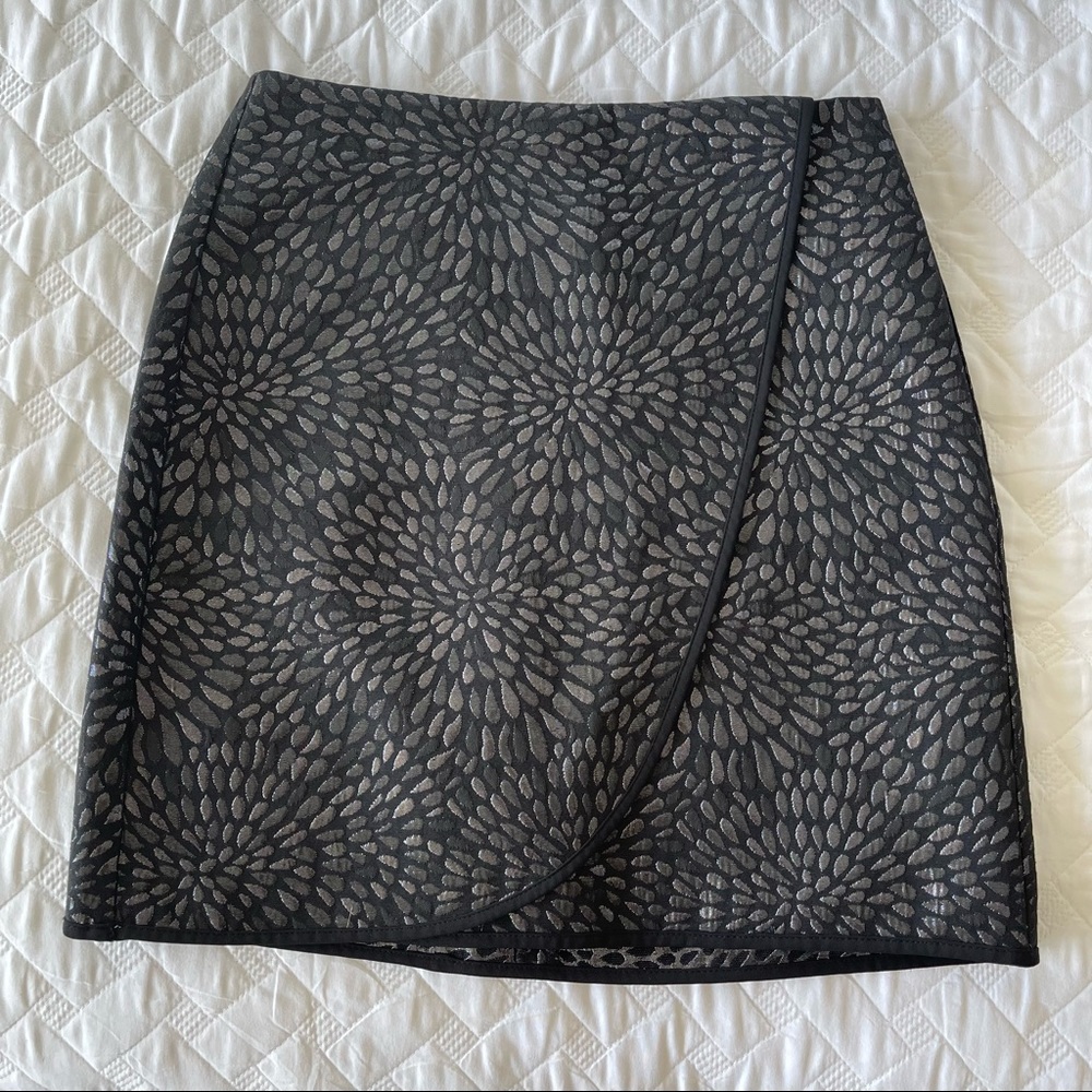 LOFT petite Size 0P Black And Gray Tones Faux Wrap Skirt